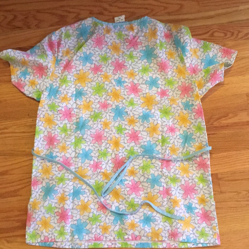 Scrub Top - Picture 2 of 2